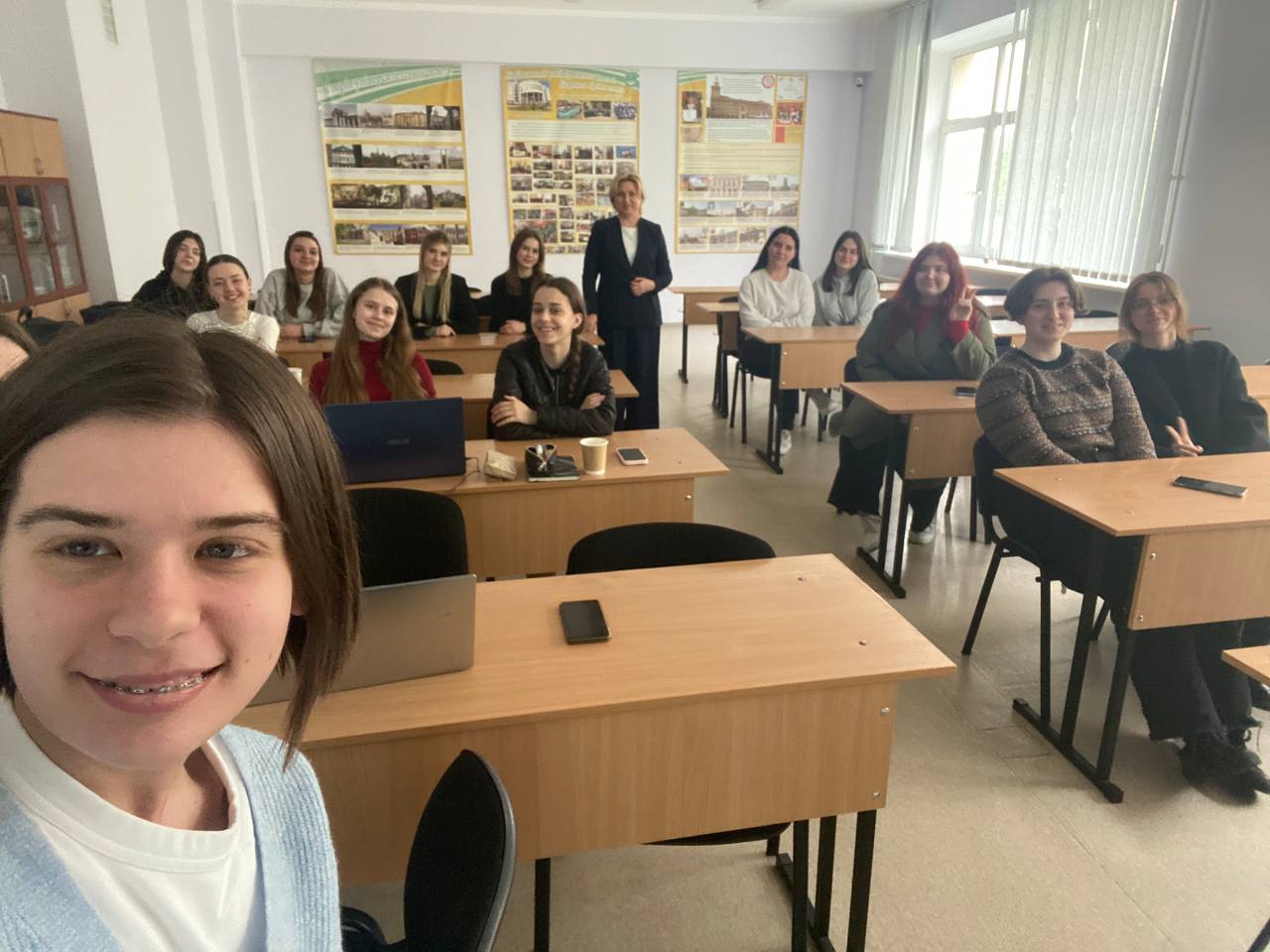 photo 5260223980340631377 y