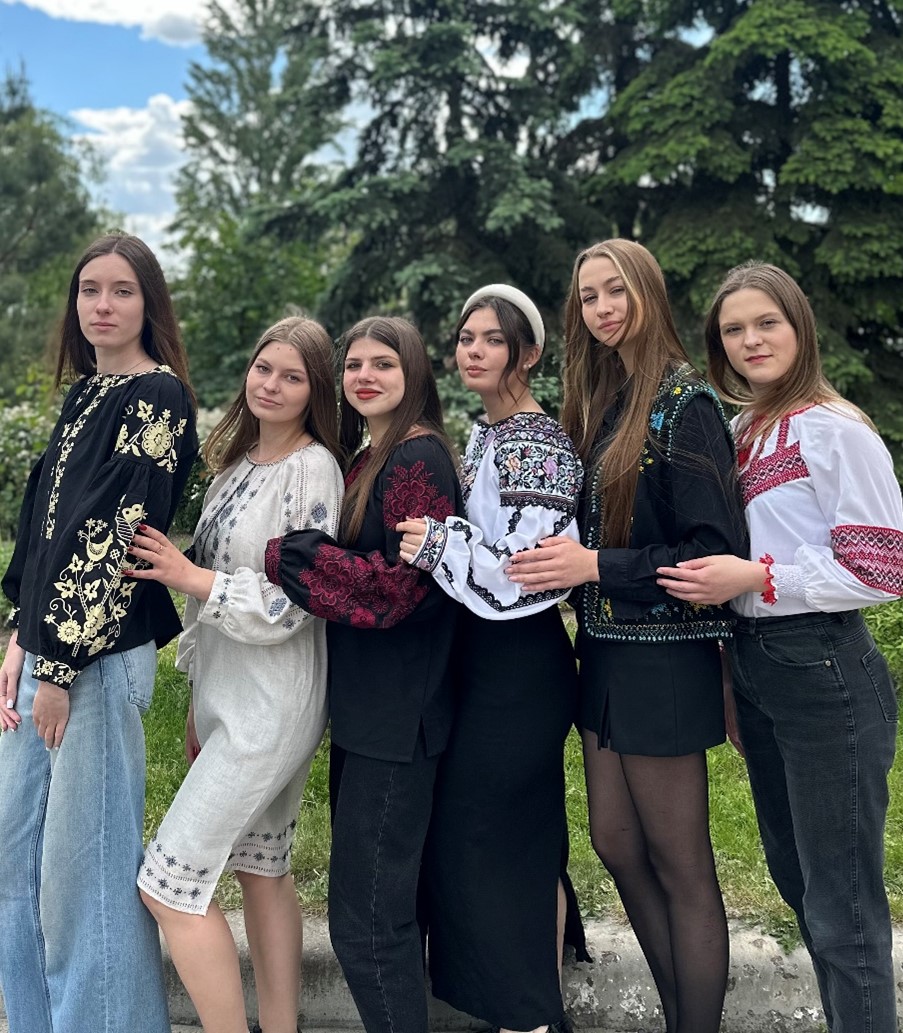 моя грінч вишиванка2