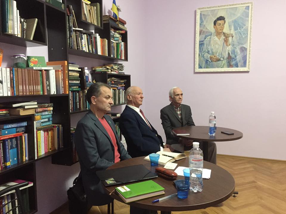 "Залишатися чи емігрувати: Тичина versus Маланюк" "Залишатися чи емігрувати: Тичина versus Маланюк"